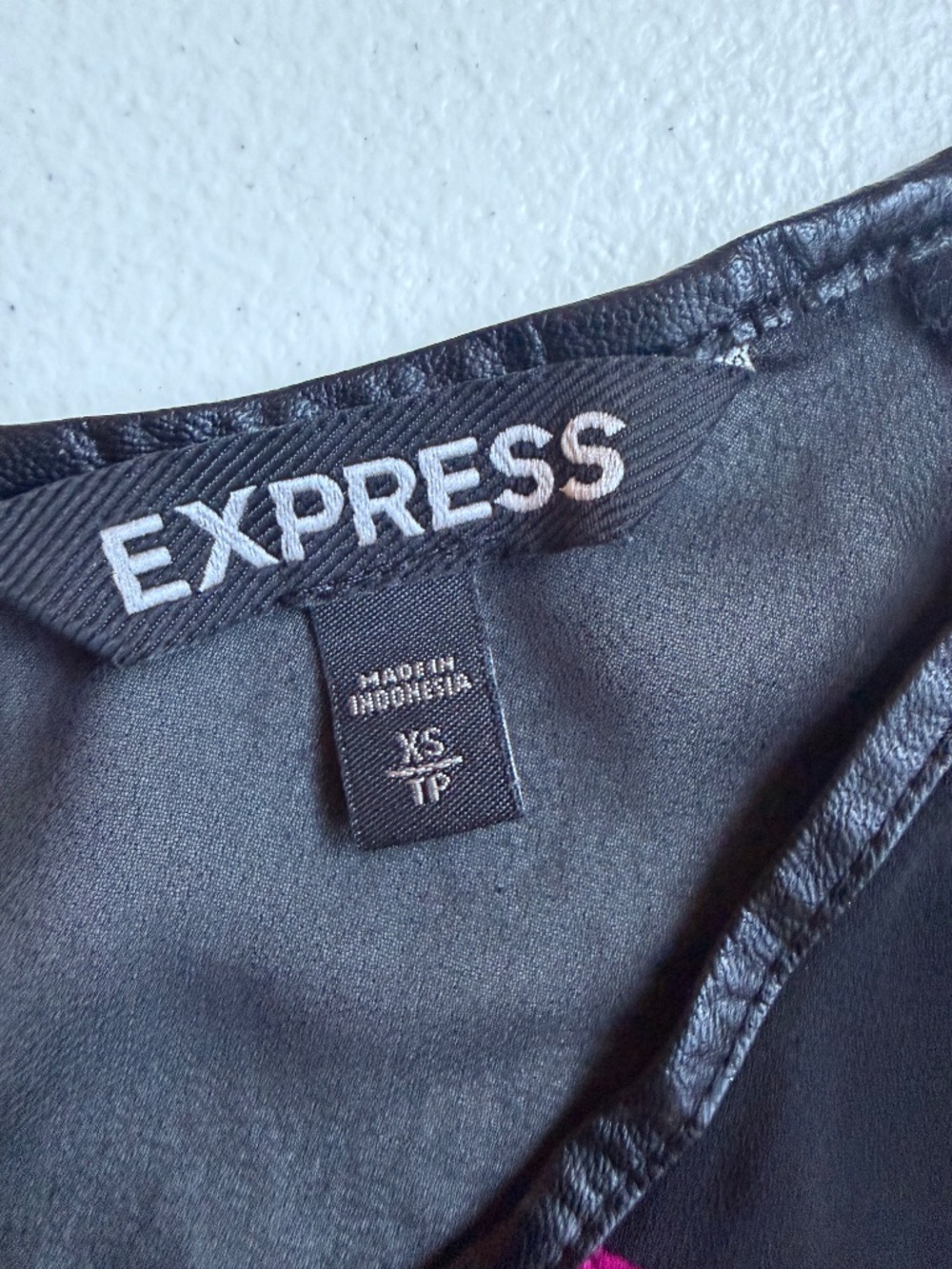 Express tank top - Picture 3 of 3